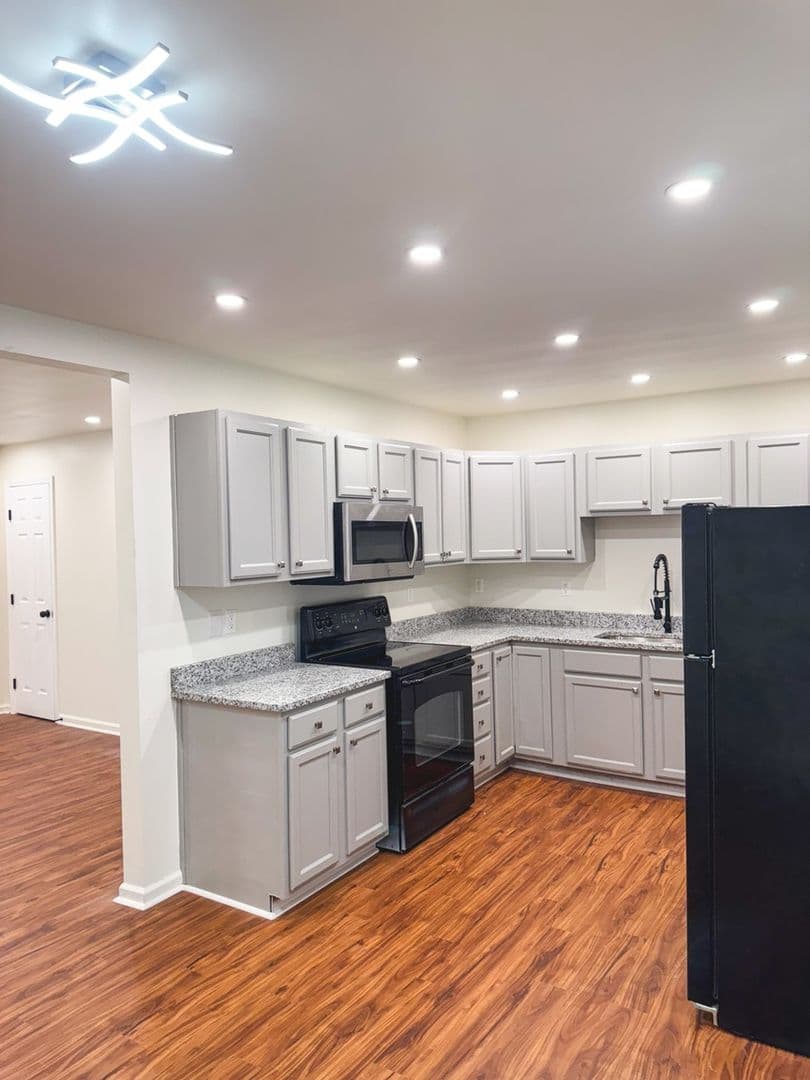 Charlotte House: 2801 Wedgefield Dr