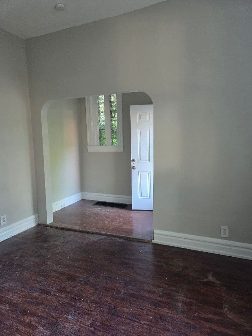 Saint Louis House: 5501 Putnam St