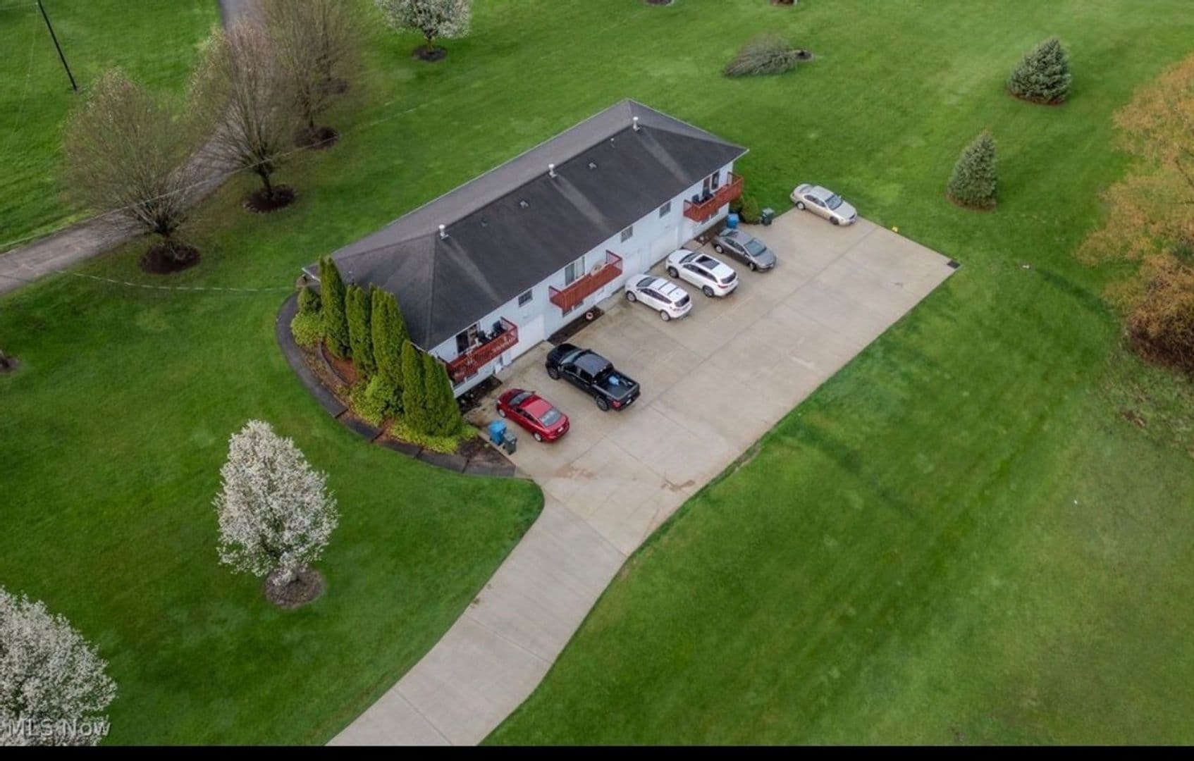 Akron Townhome: 3198 Dewalt Dr