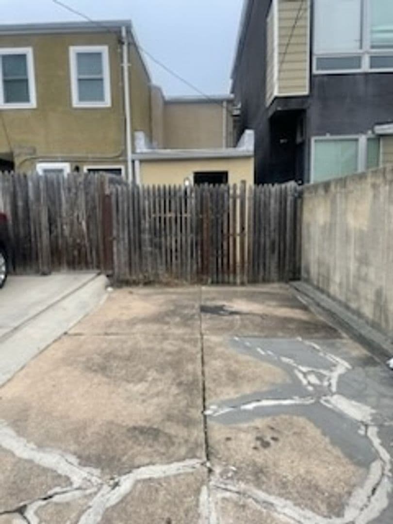 Baltimore House: 522 N Castle St