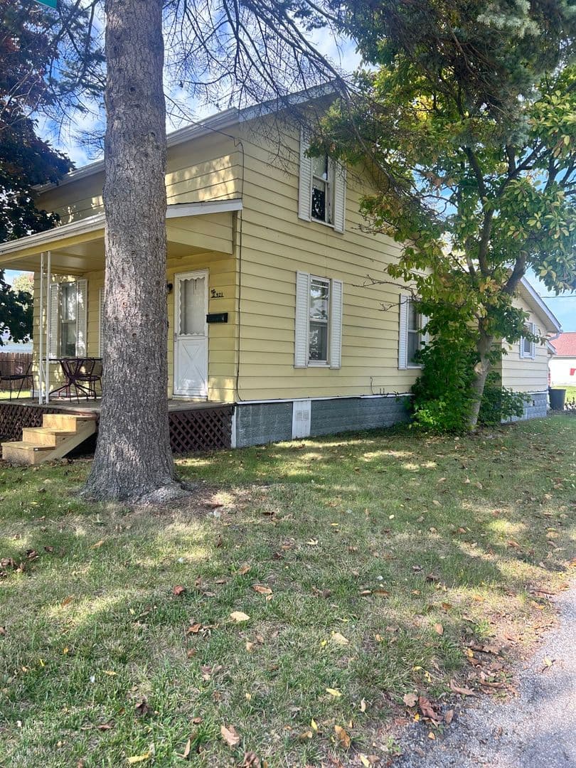 Bay City House: 921 Fremont St