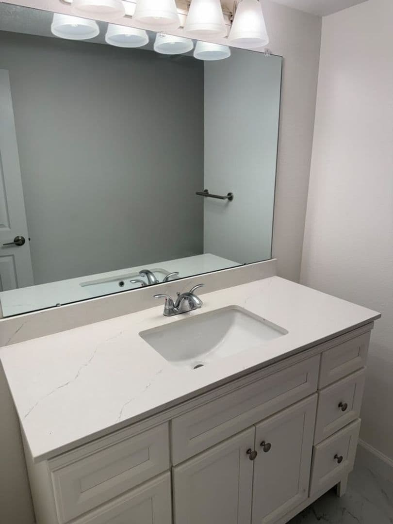 Houston Condo: 2744 Briarhurst Dr