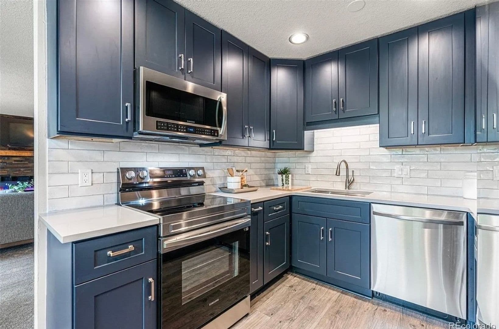 Aurora Condo: 2120 S Vaughn Way