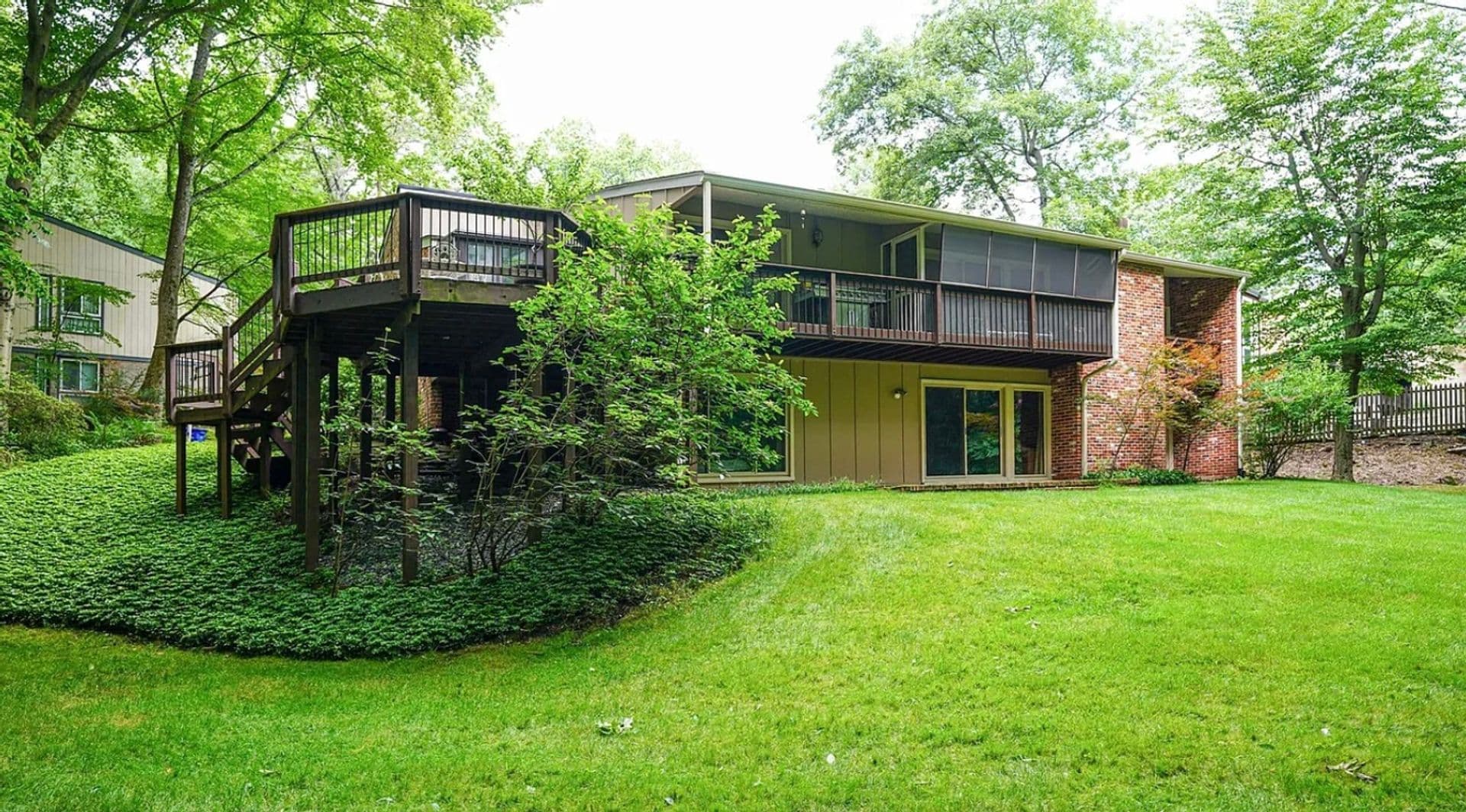 Potomac House: 8801 Quiet Stream Ct