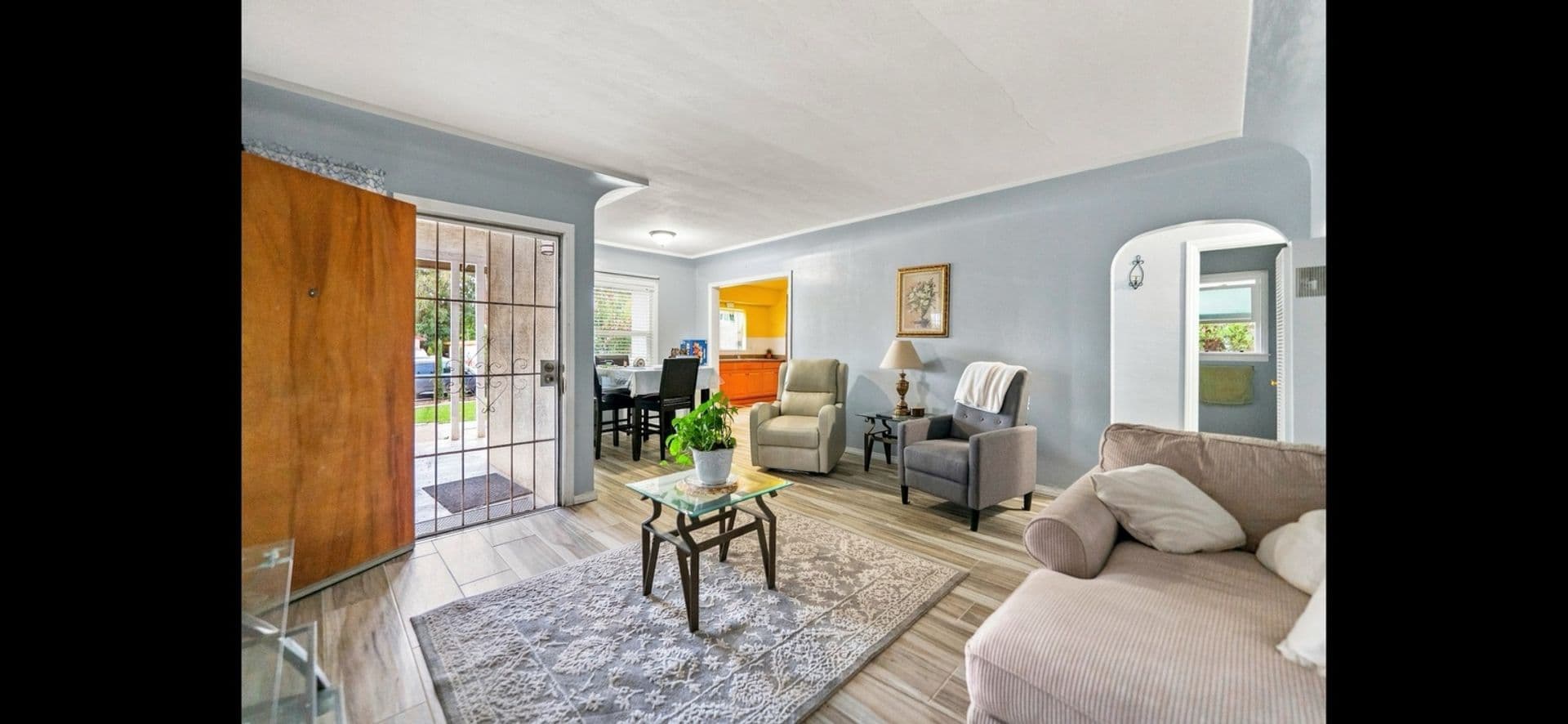Banning House: 831 W George St
