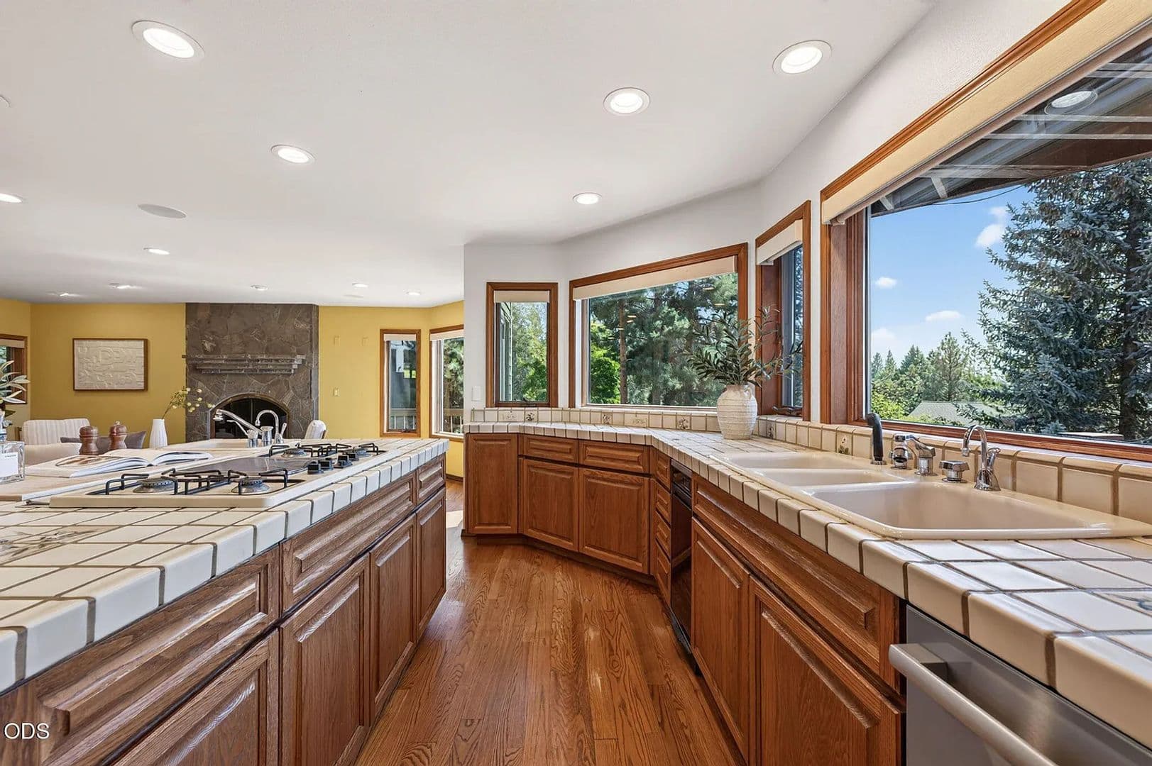 Bend House: 2889 Nw Starview Dr