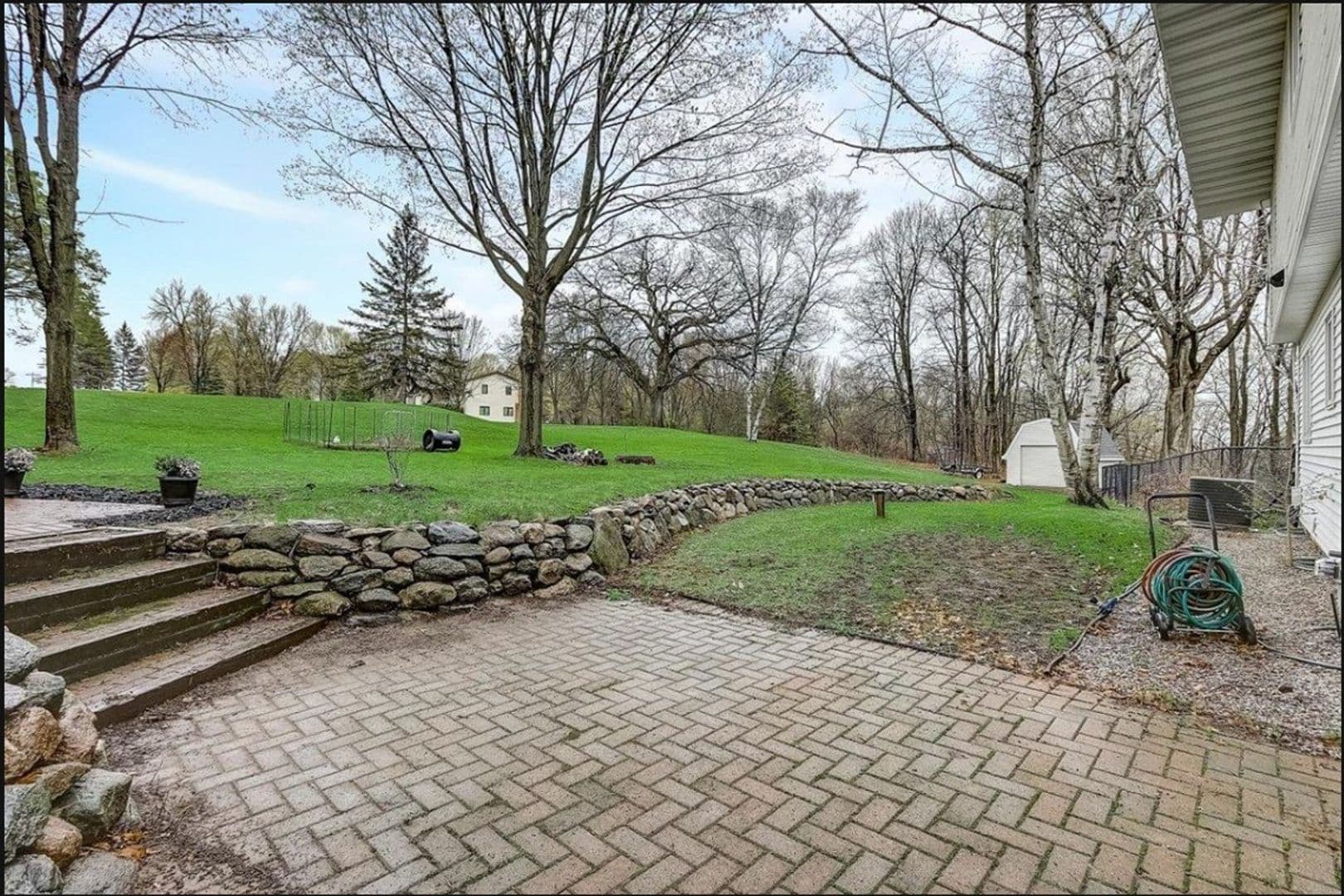 Prior Lake House: 17742 Fairlawn Ave