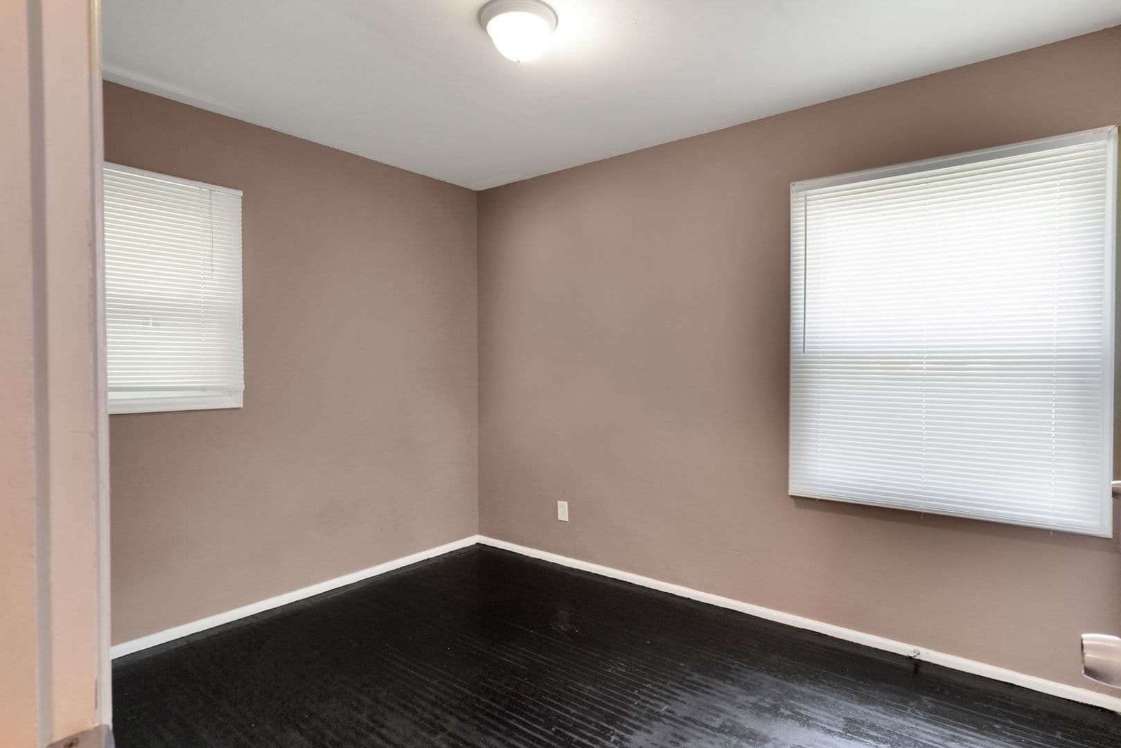 Saint Louis House: 300 Estridge Rd