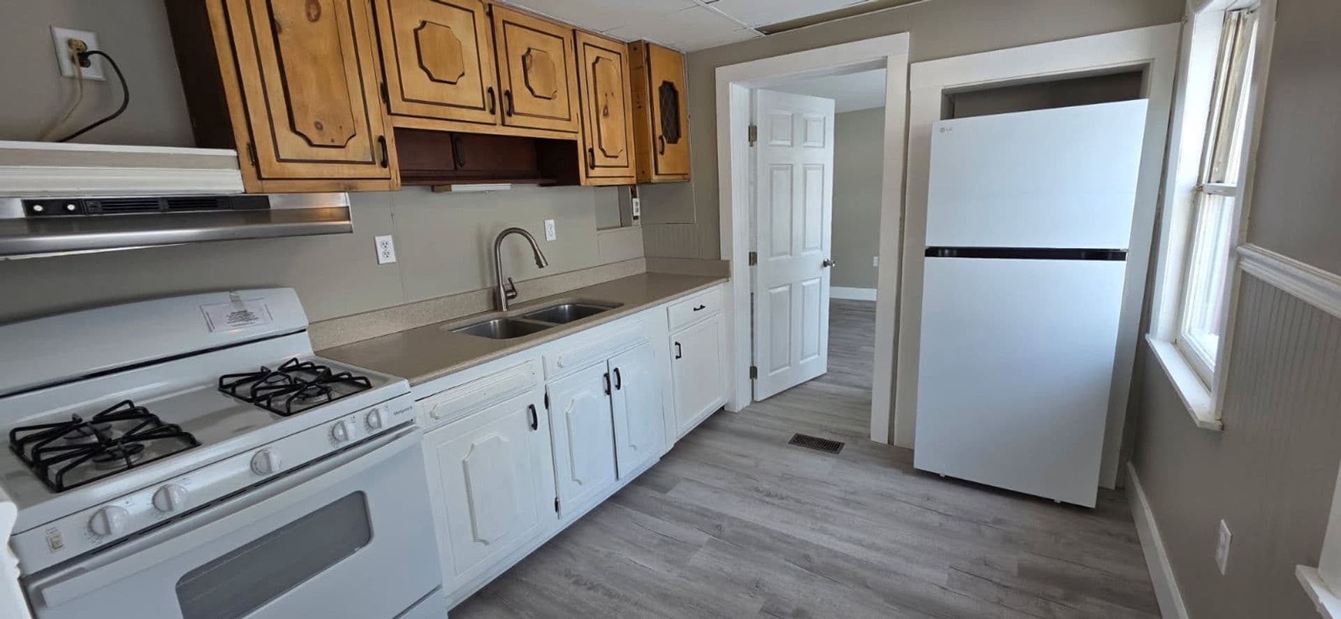 Oswego House: 72 E Schuyler St
