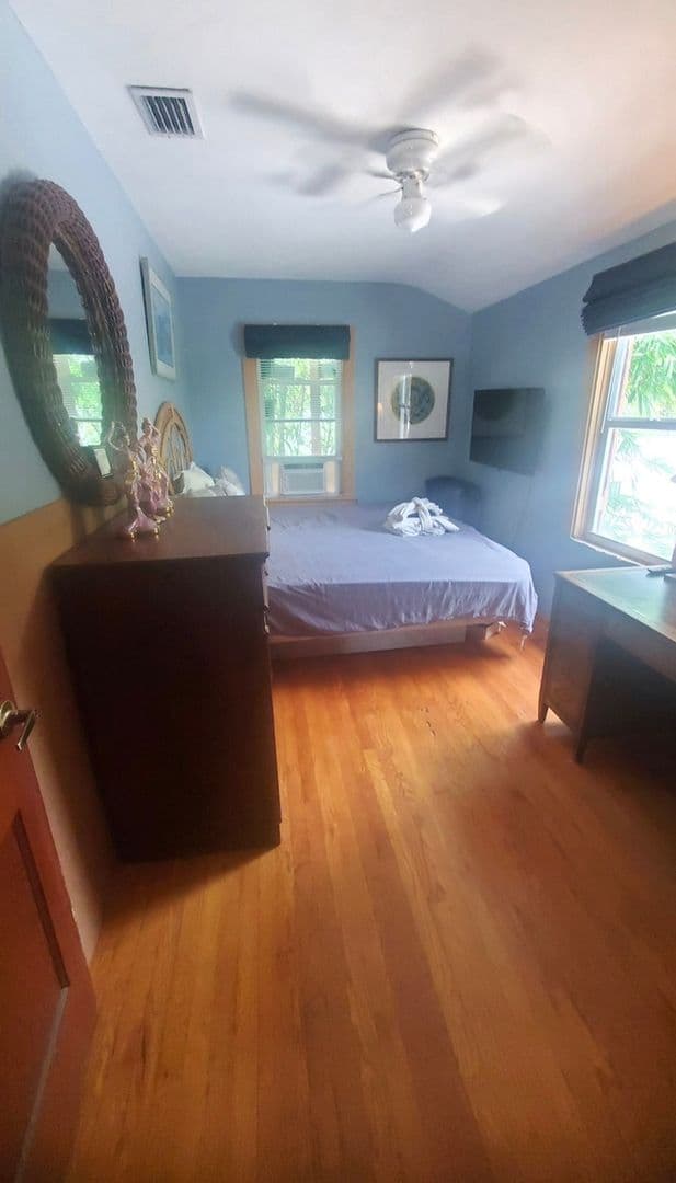 Lake Worth Beach House: 215 N Palmway
