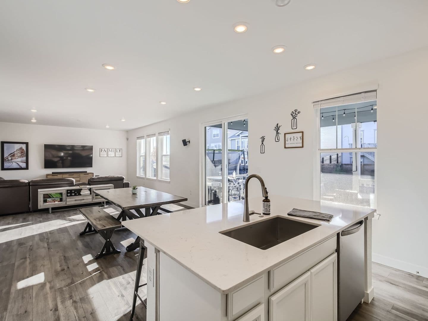 Longmont House: 12885 Bay St
