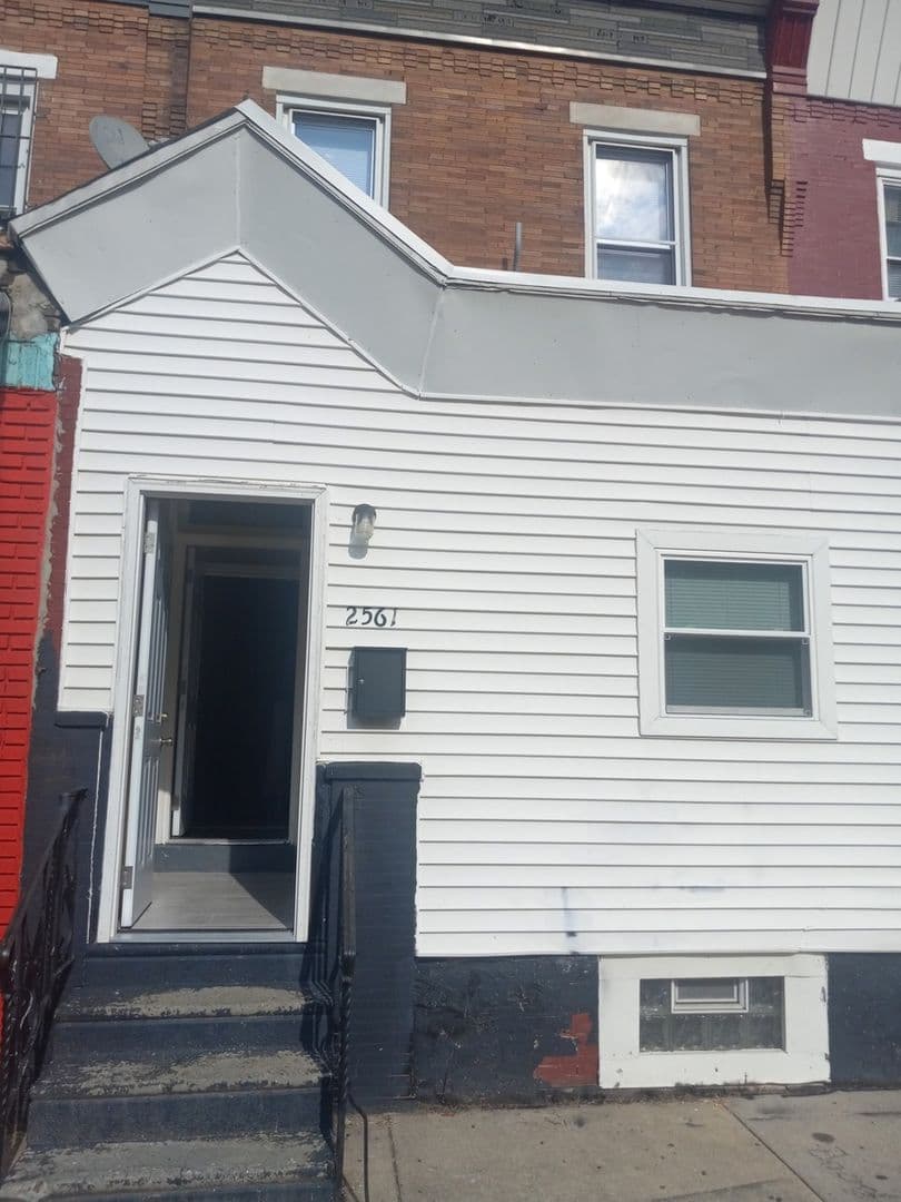 Philadelphia House: 2561 N 29th St