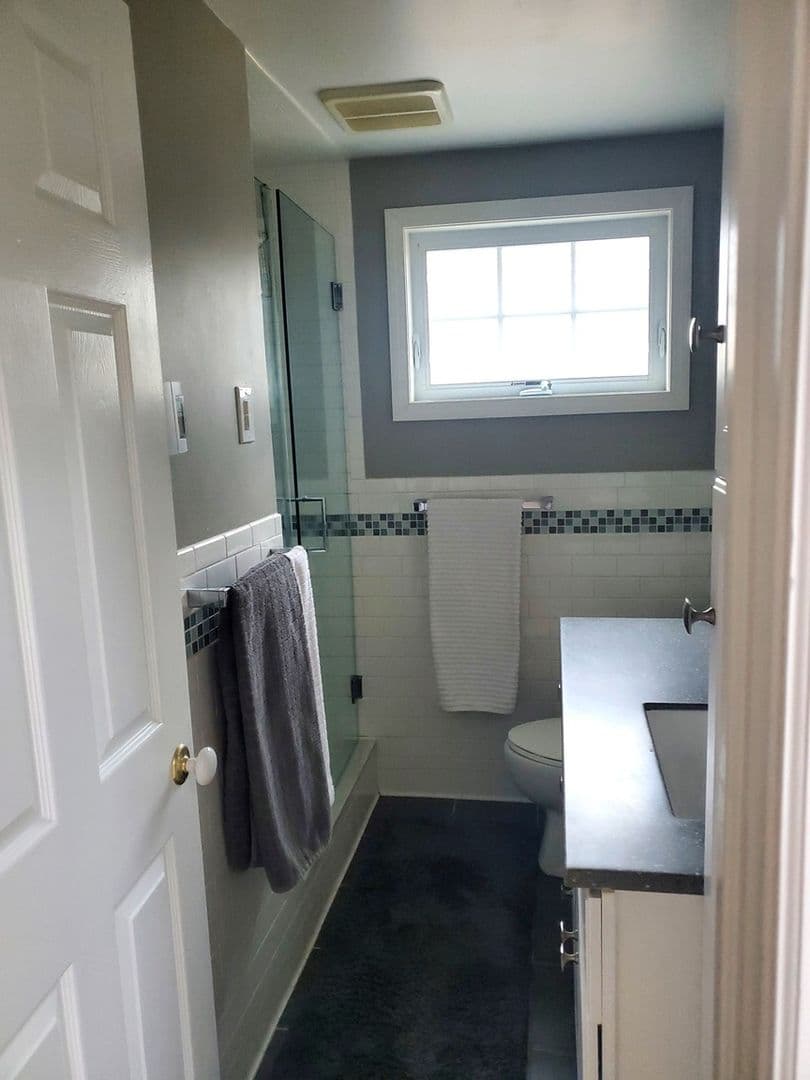 Niantic House: 71 Oakwood Rd