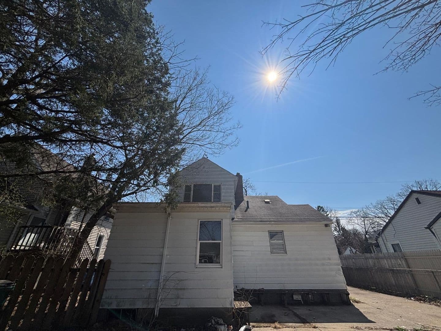 Lansing House: 1216 W Mount Hope Ave