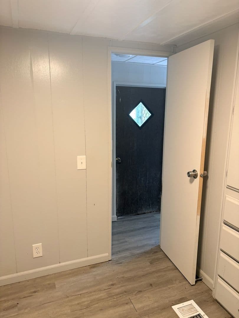 Jacksonville House: 2152 Glen Gardner Dr