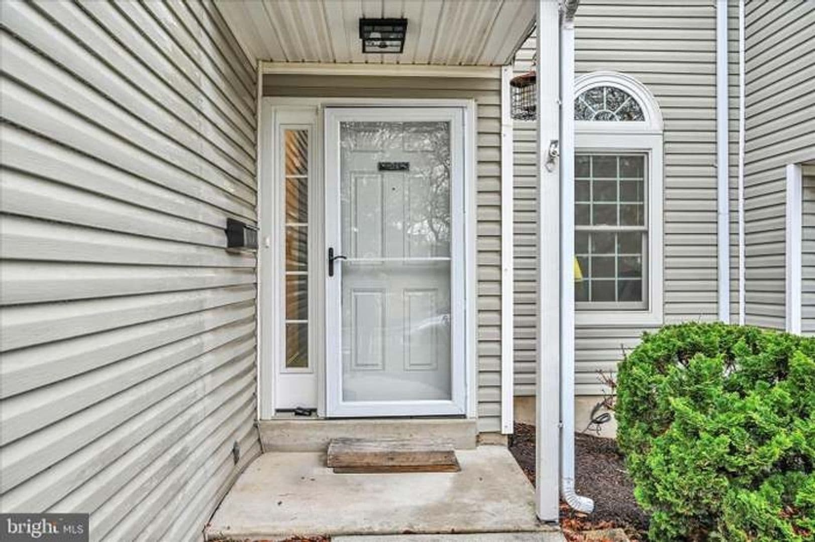 Harrisburg House: 6106 Spring Knl Dr