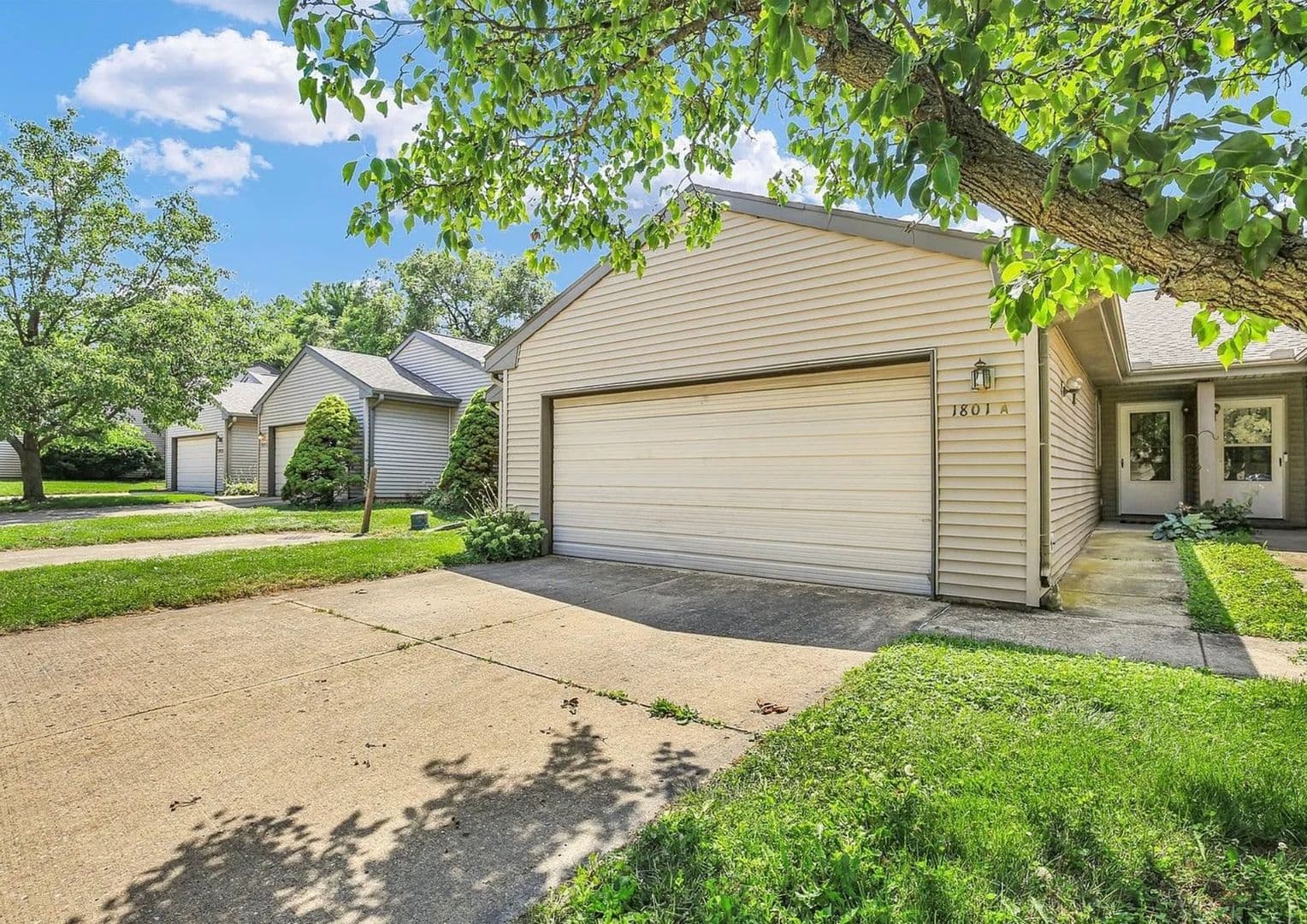 Urbana House: 1801 Glenwood Oaks Ct