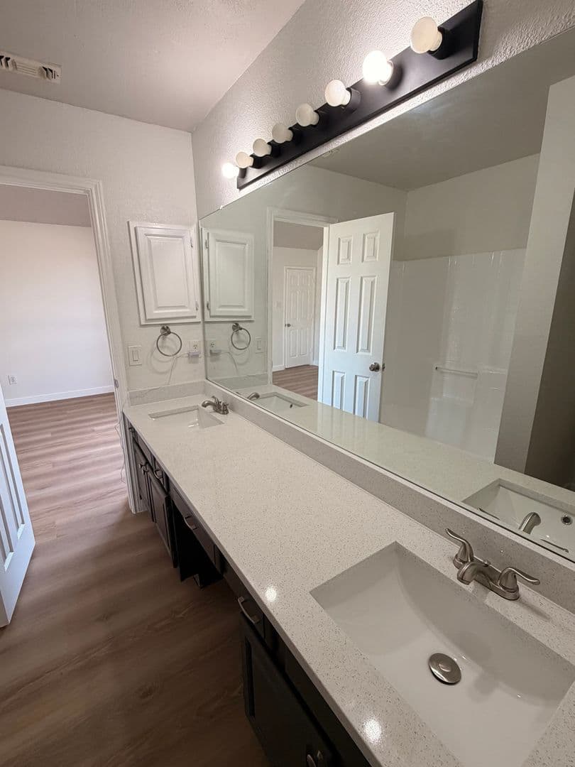 Fort Worth House: 7562 John T White Rd