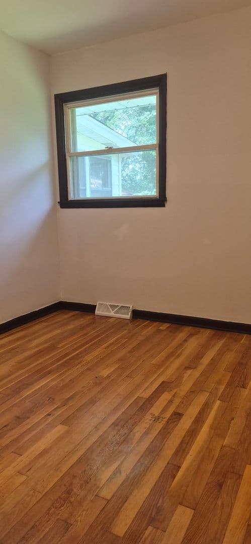 Saint Louis House: 10605 Dunkeld Cir