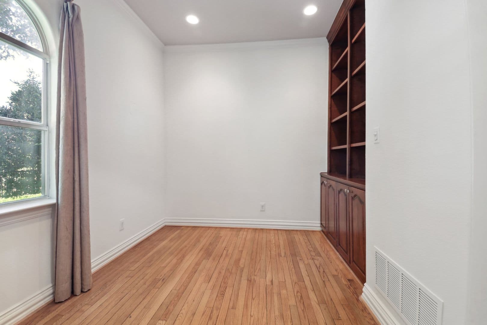Dallas House: 3324 Blackburn St