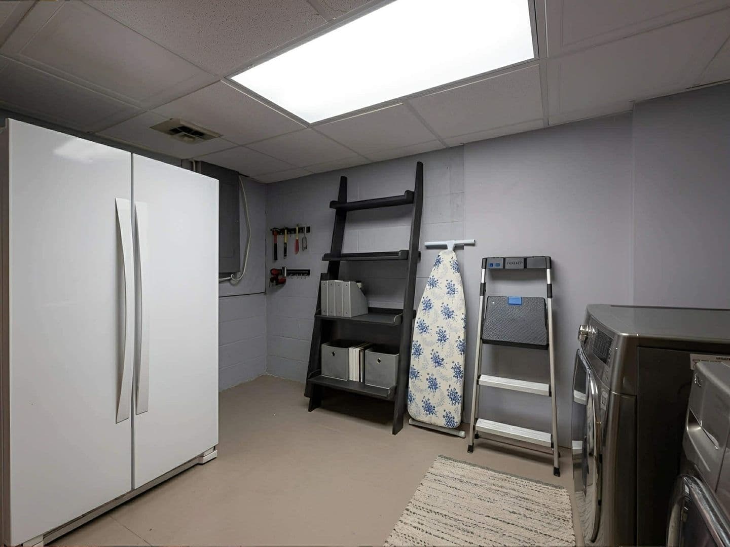 Charleston House: 604 Bendview Dr