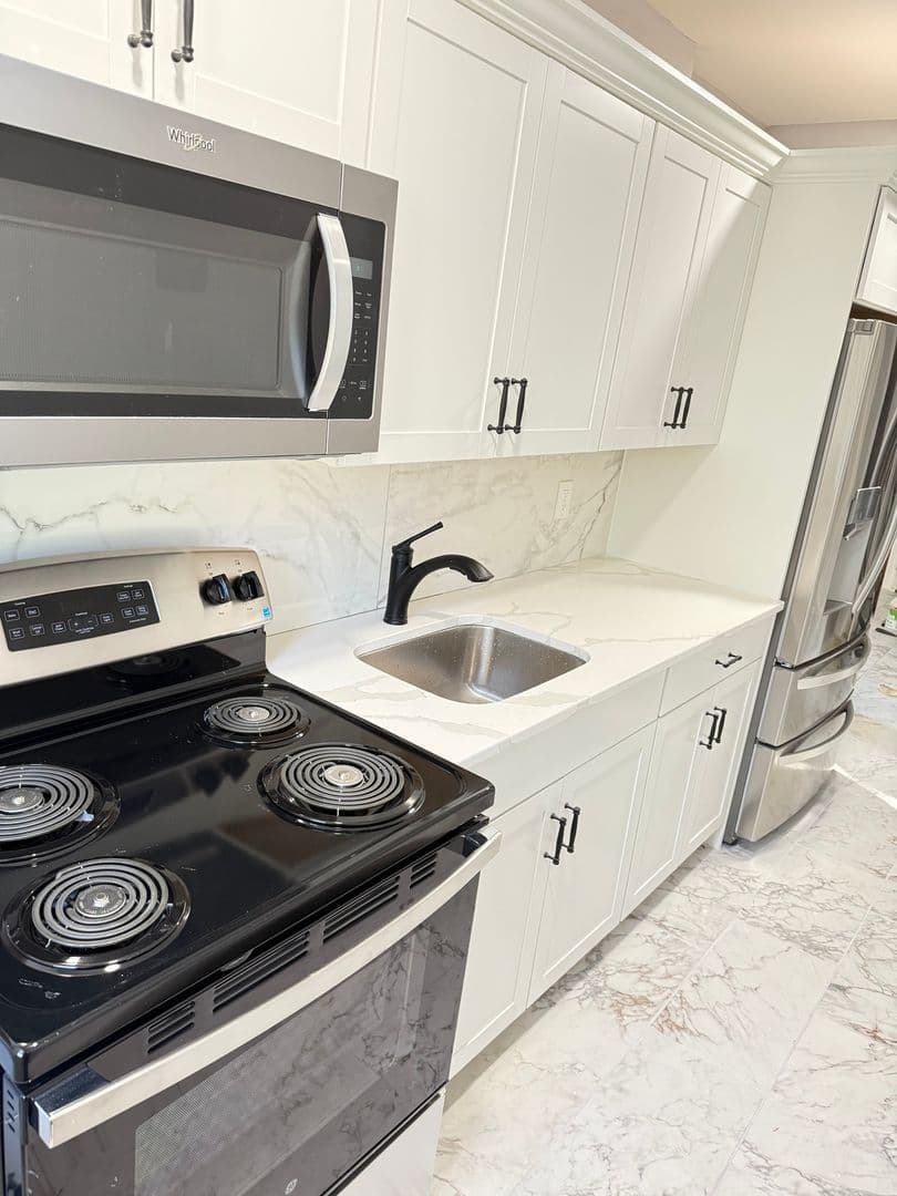 Manchester Townhome: 8 Lamprey St