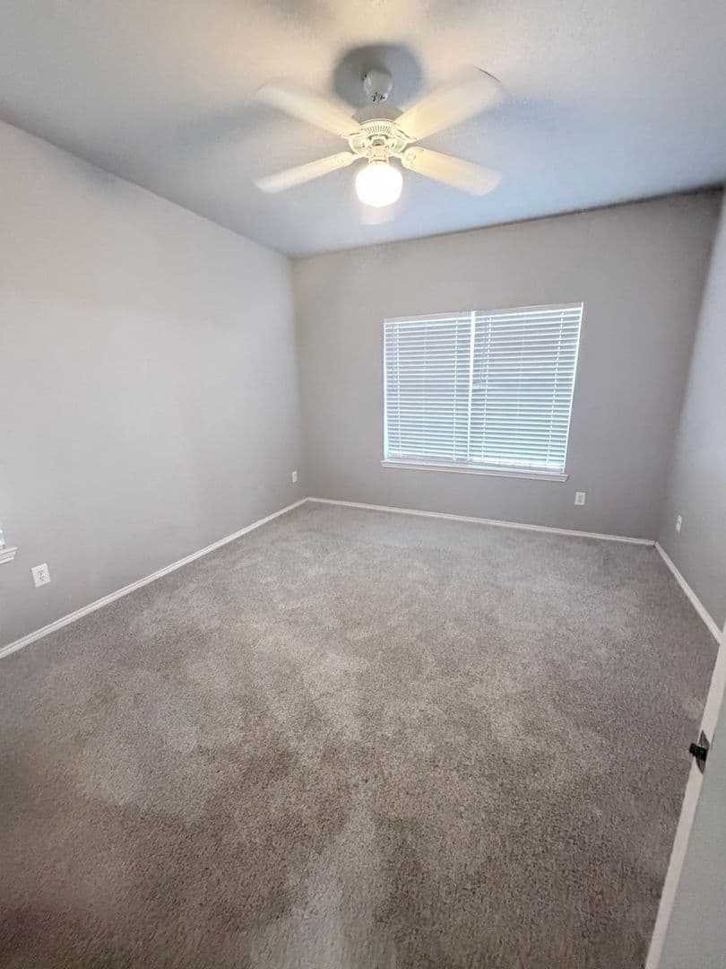 Crowley Townhome: 217 Harris Dr