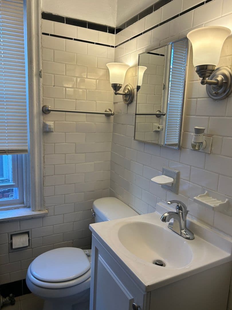 Wilmington House: 7 E 25th St