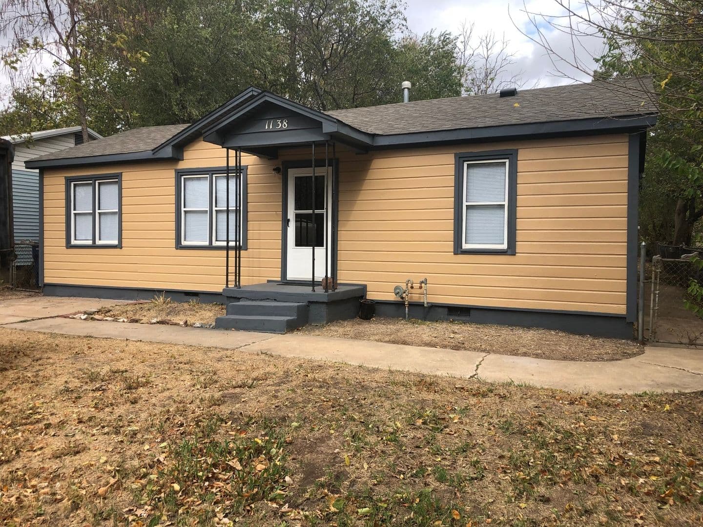 Shawnee House: 1138 E Margaret St