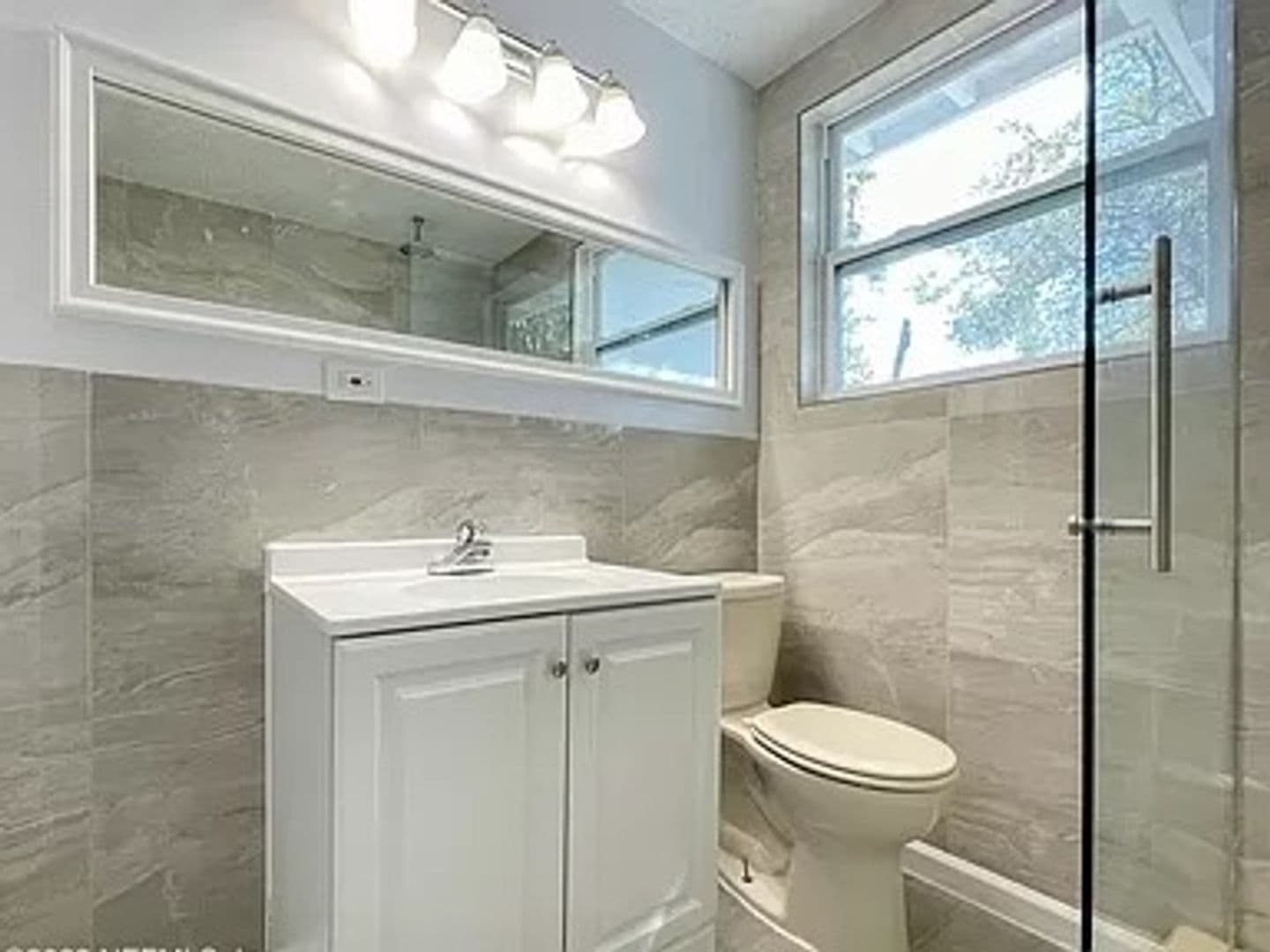 Jacksonville House: 7417 Laura St N