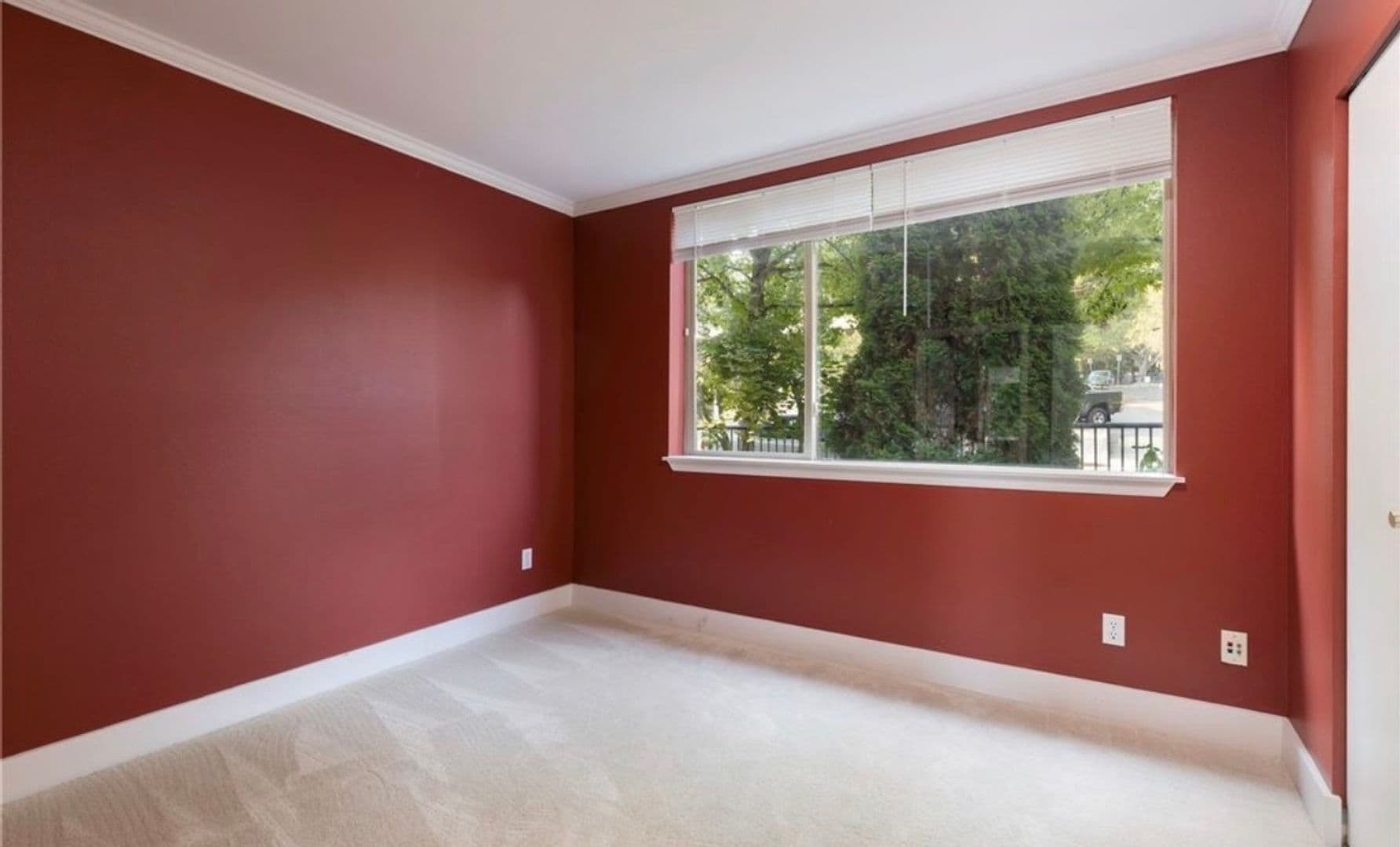 Kirkland Condo: 220 1st St