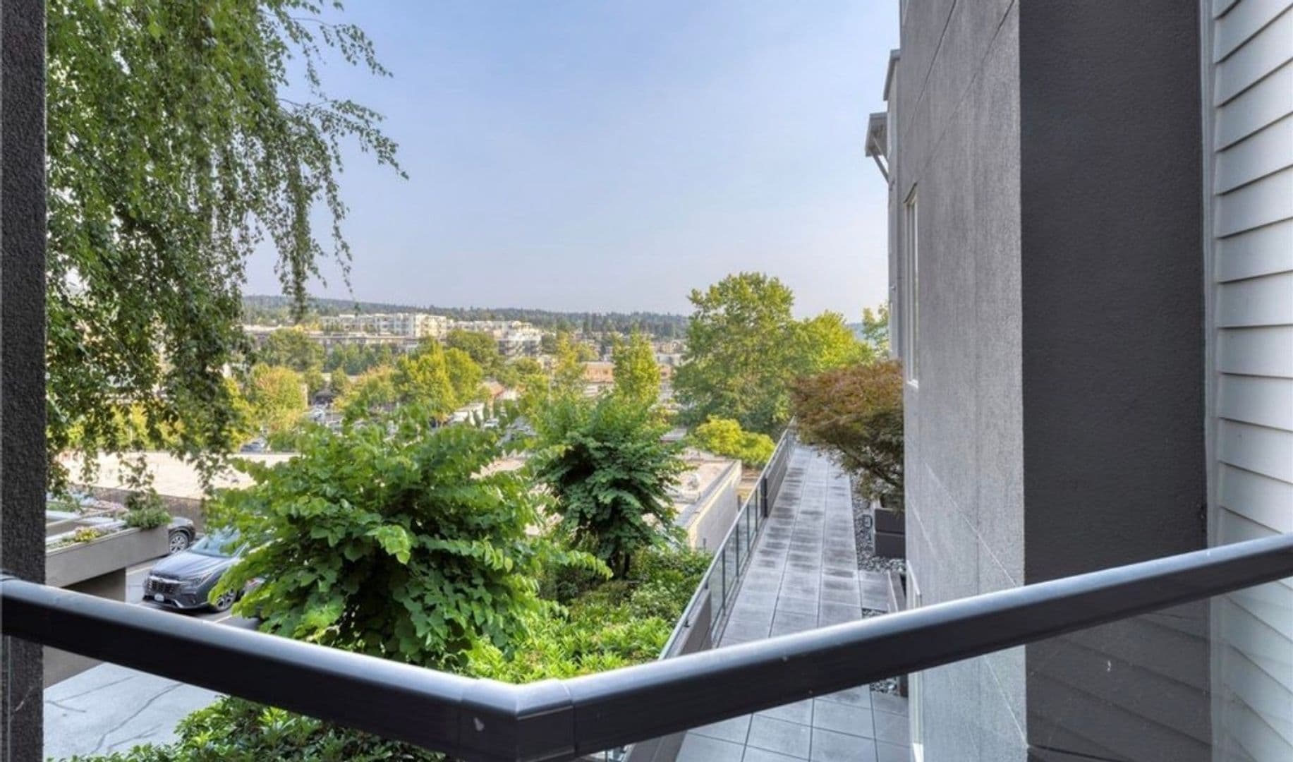 Kirkland Condo: 220 1st St