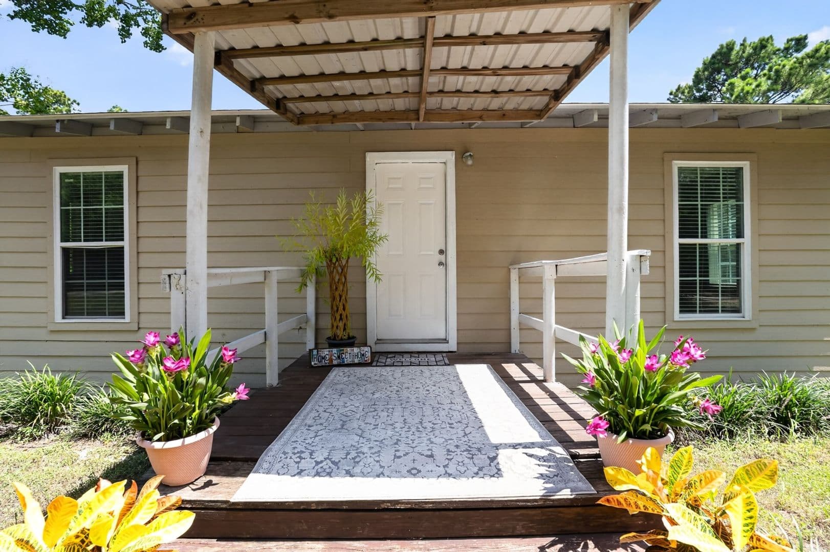 Montgomery House: 2827 Bobville Rd