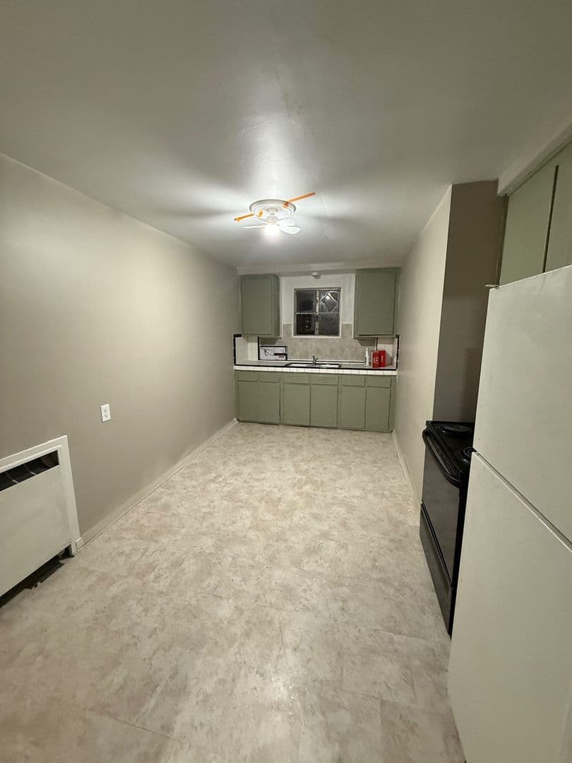Warren Townhome: 20934 Van Dyke Ave