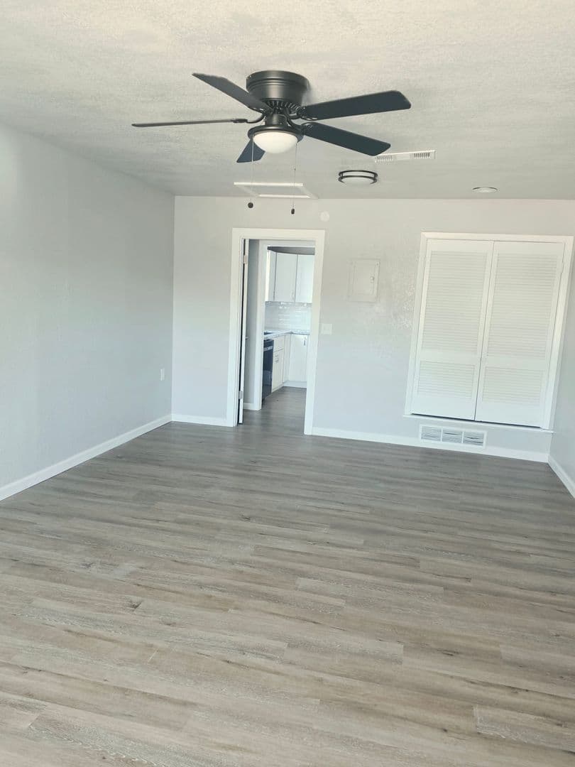 Lubbock House: 7403 Globe Ave