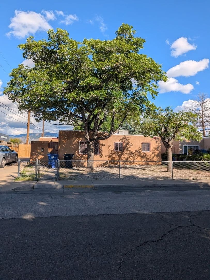 Albuquerque House: 2534 Cagua Dr NE