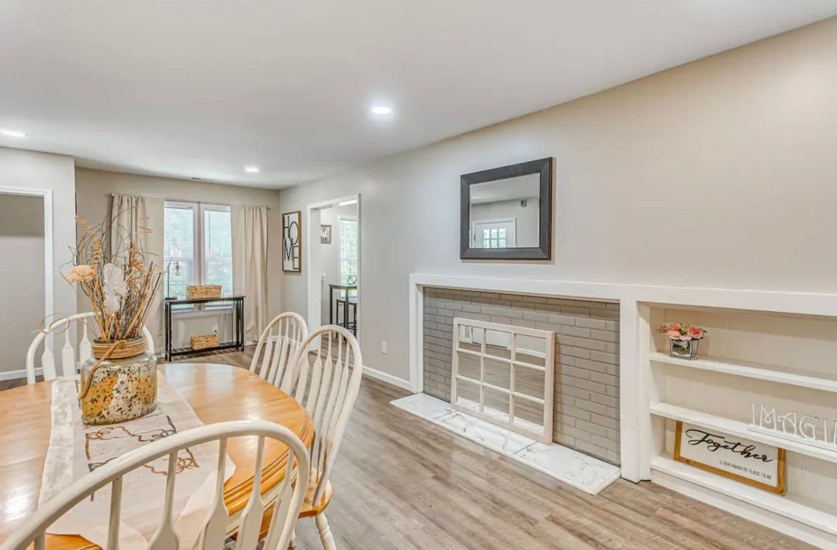 Whiteville House: 208 E Columbus St