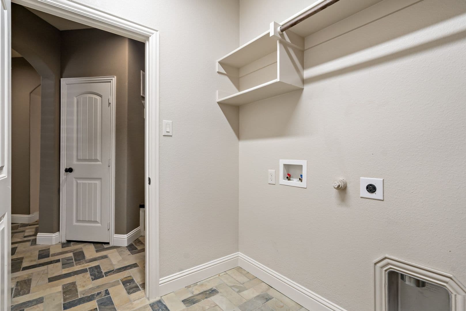 Dallas House: 6523 Prairie Flower Trl