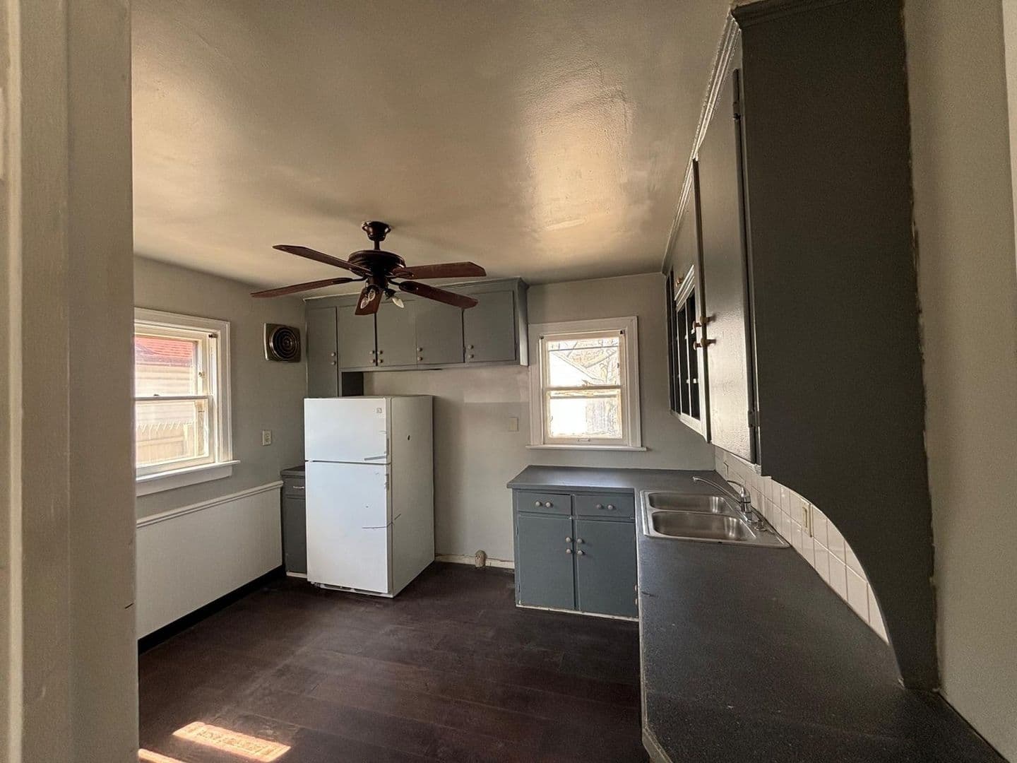 Lansing House: 1216 W Mount Hope Ave