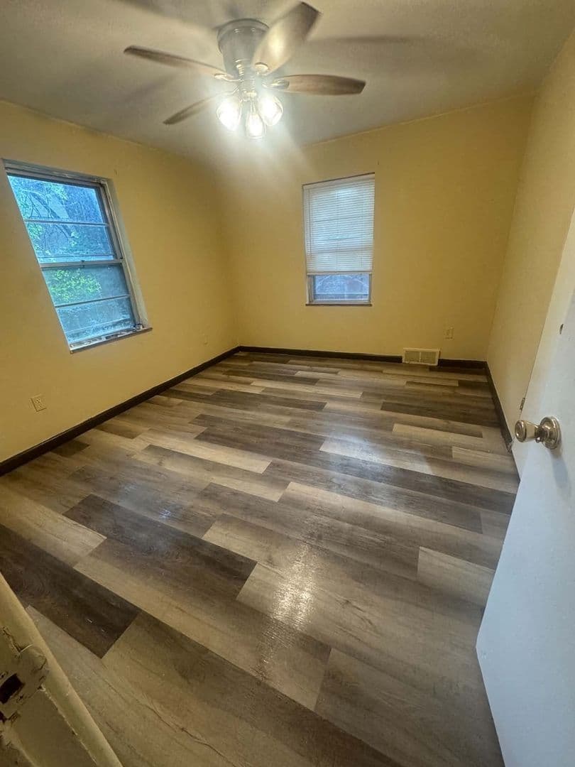 Belleville Townhome: 316 W H St