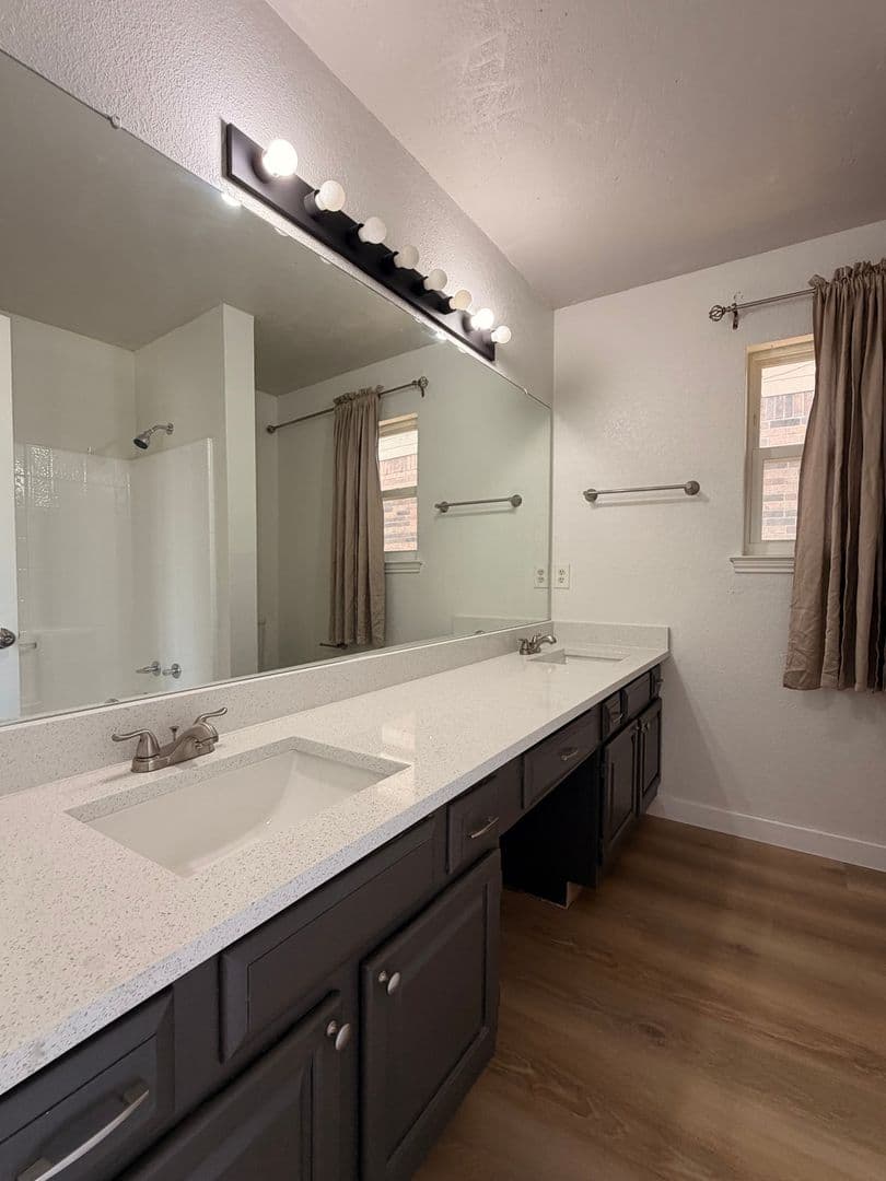 Fort Worth House: 7562 John T White Rd