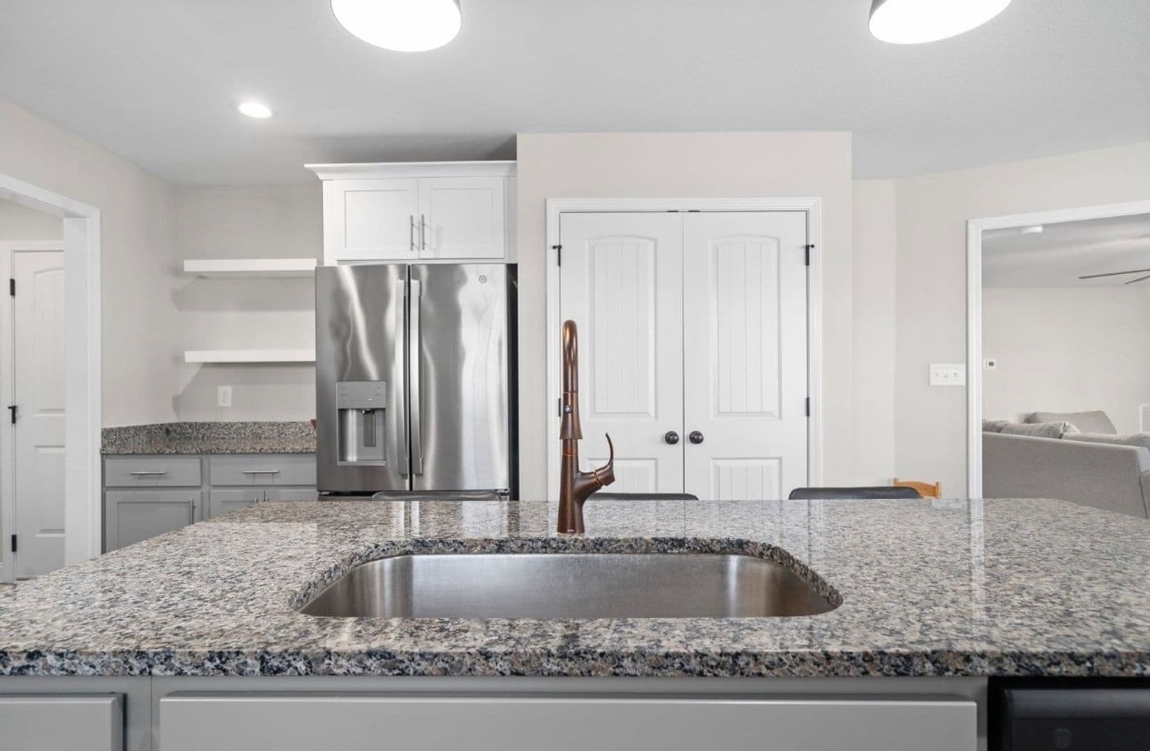 Clarksville House: 718 Banister Dr