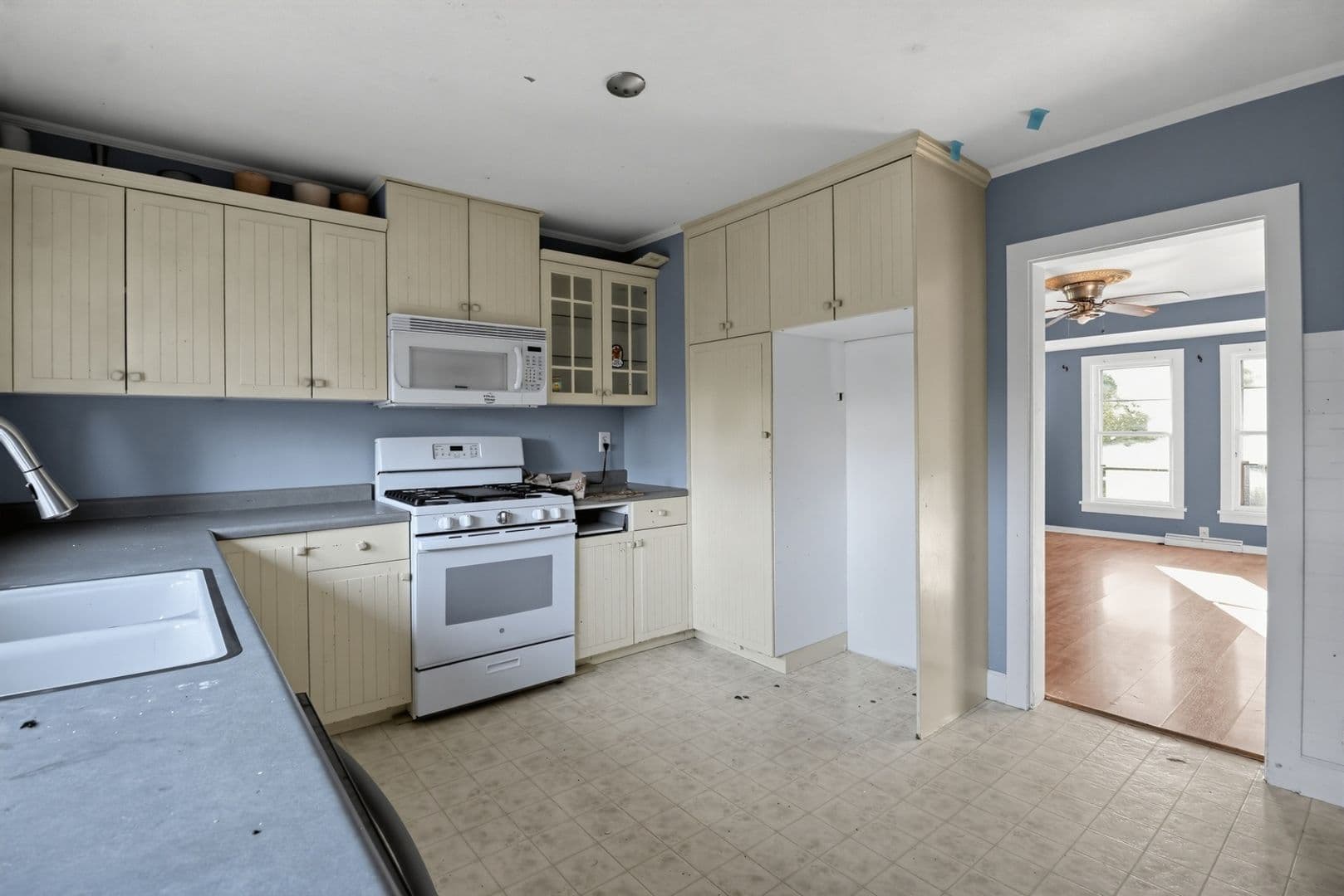 Crystal Lake House: 6414 W Hillside Rd
