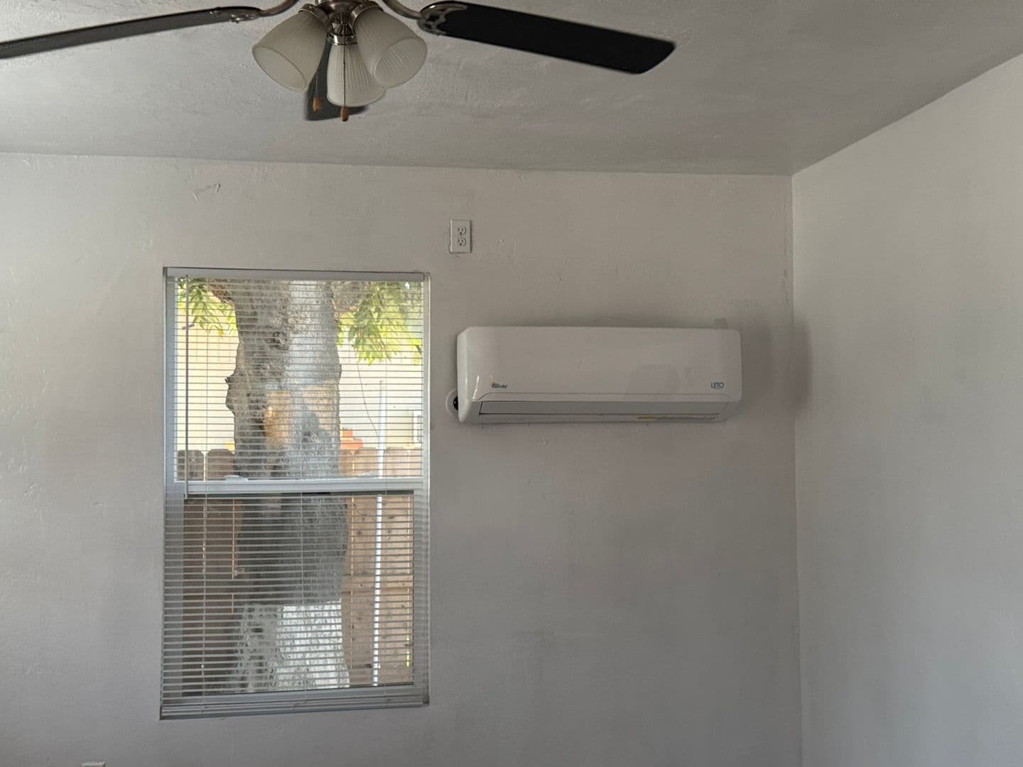 Visalia House: 16544 Avenue 291