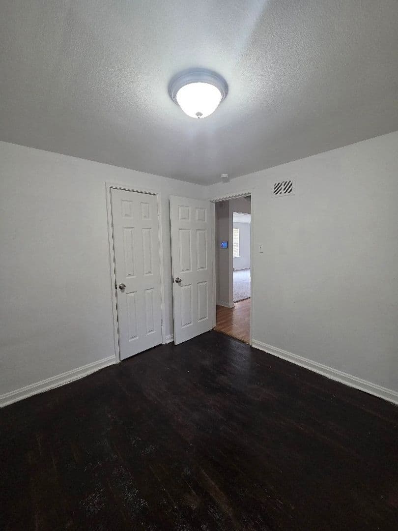 Saint Louis House: 1816 N Hanley Rd