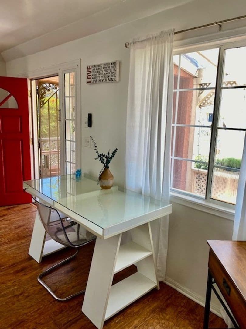 Los Angeles Townhome: 1938 S Palm Grove Ave