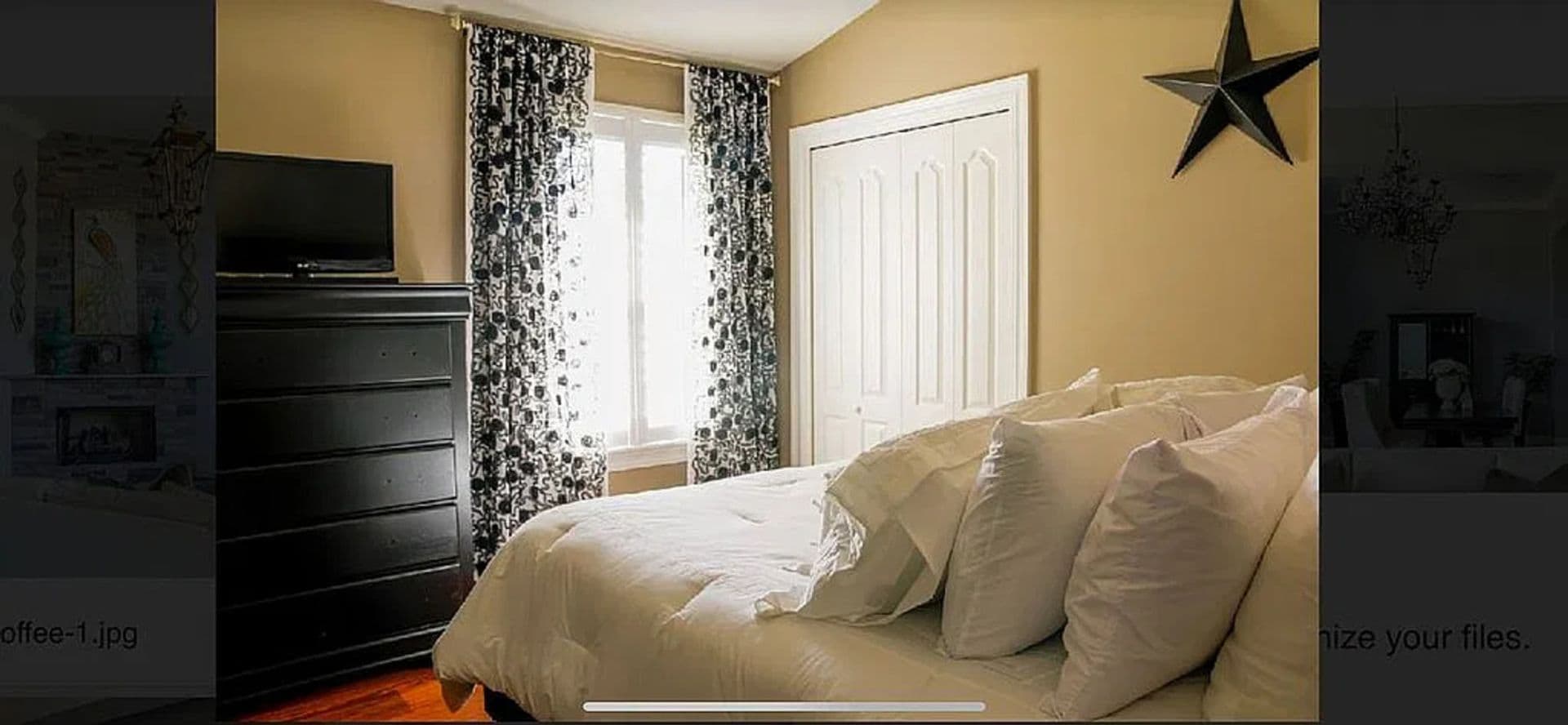 Crestview House: 4602 Chanan Dr