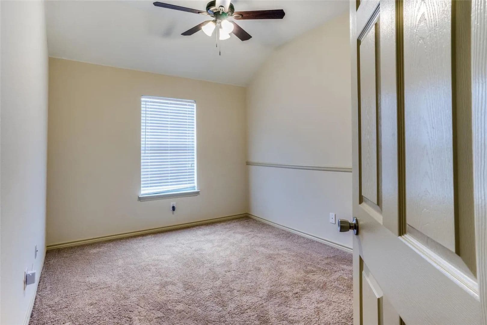 Euless House: 12629 Oceanside Dr