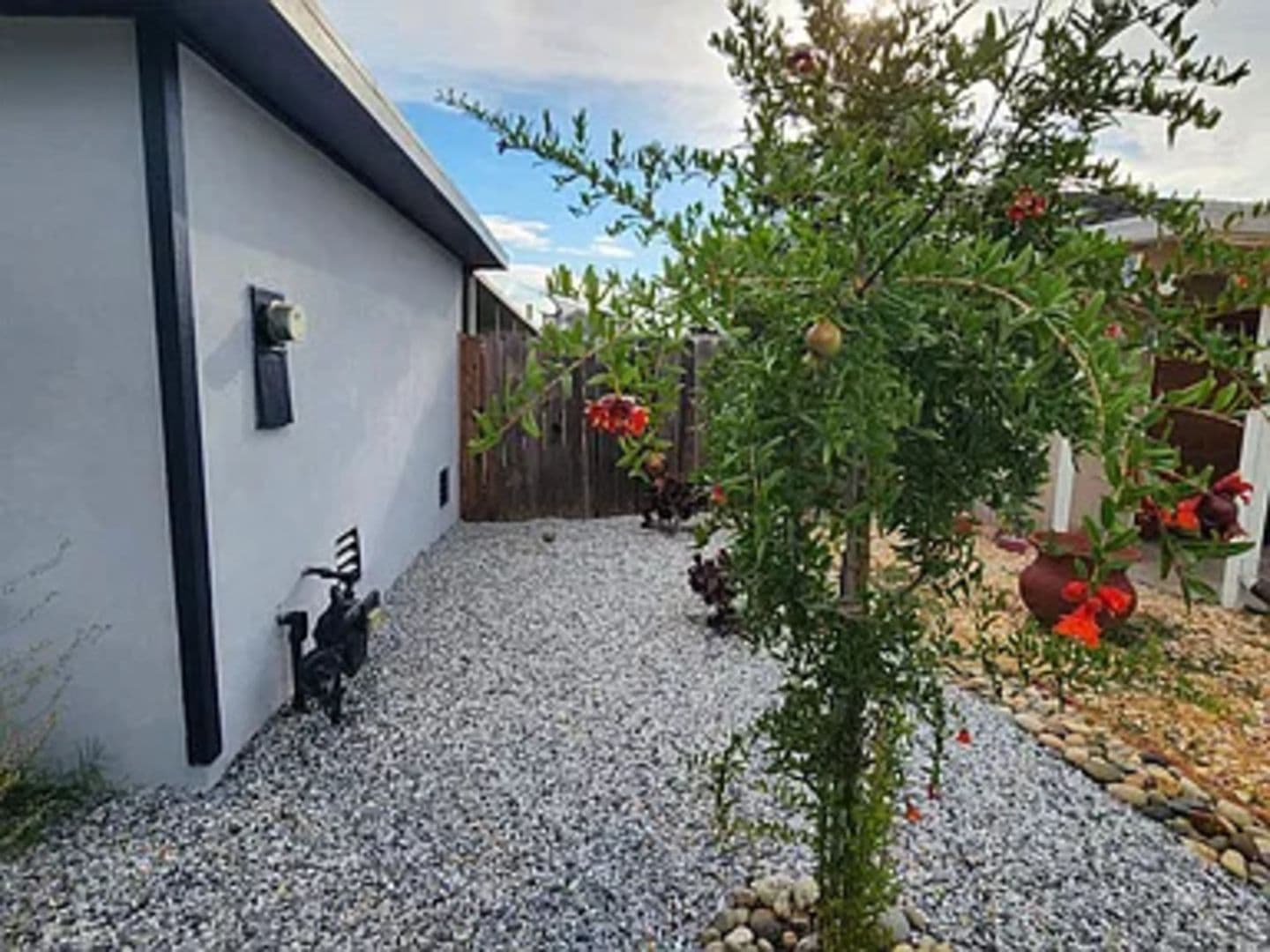 Livermore House: 1032 Hollyhock St