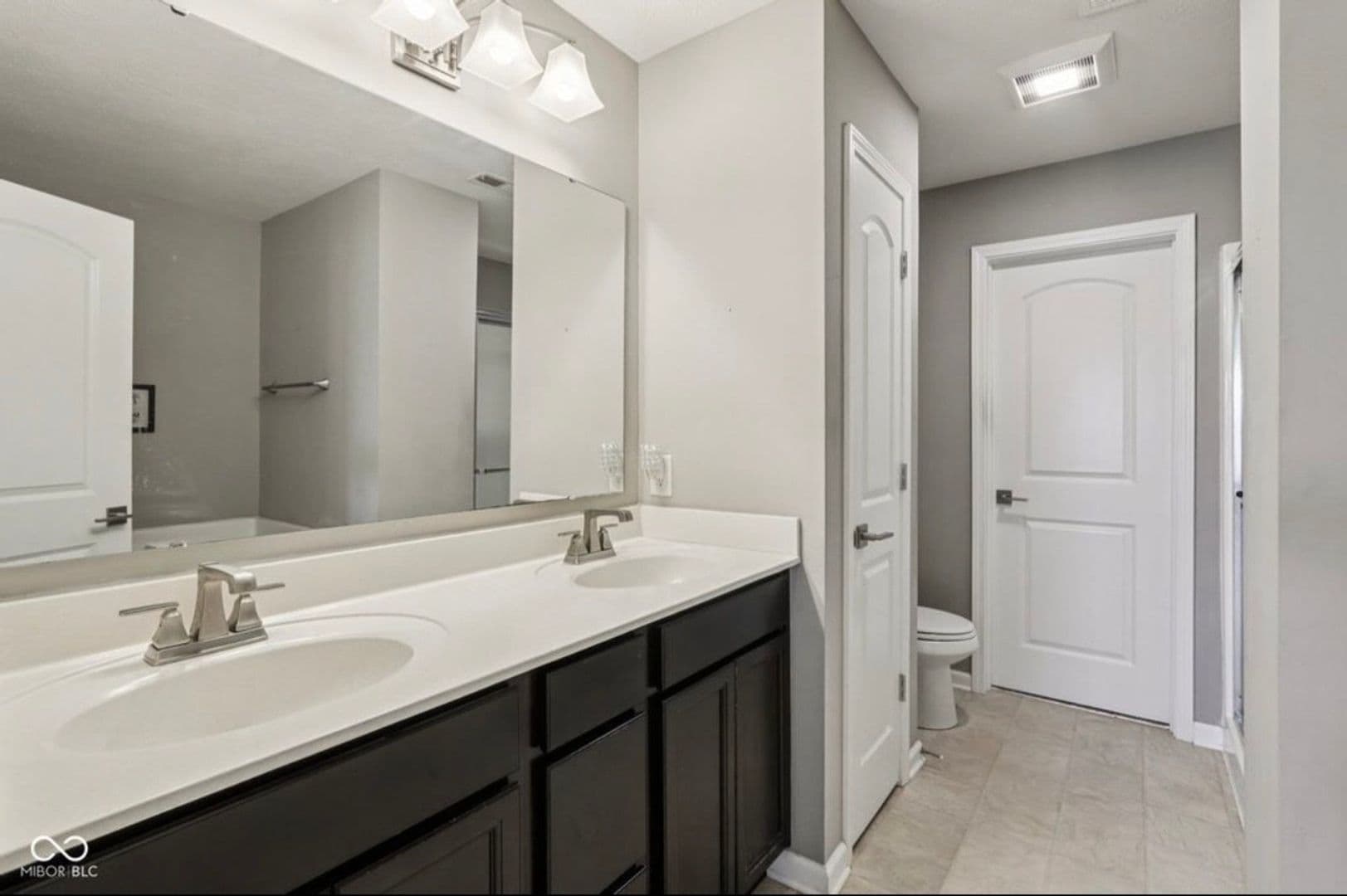 Greenfield House: 220 Sawdust Trl